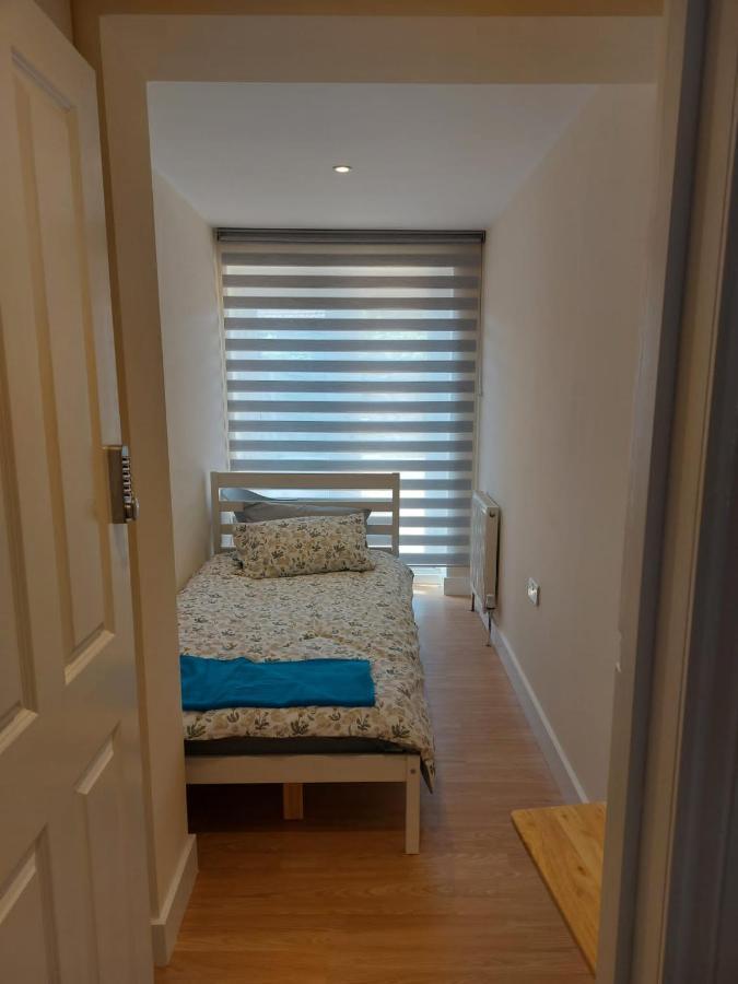 Vibrant Single Room Only For One Adult Southall Exterior foto